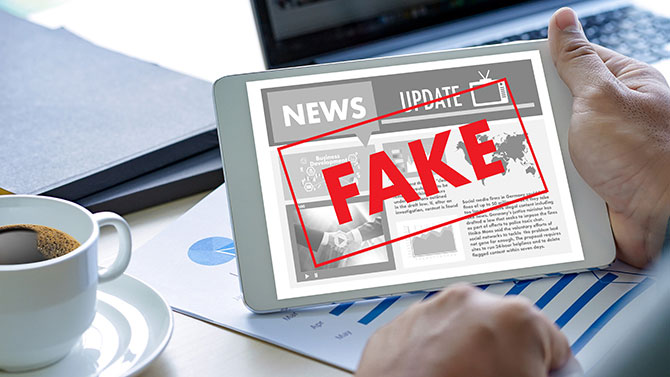 Oltre 700 siti di notizie scritte dall’AI: pericolo fake news