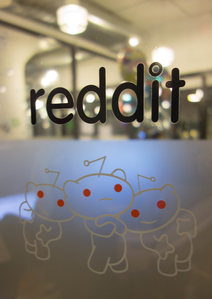 Un’intelligenza artificiale creata utilizzando i contenuti di Reddit